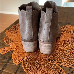 report zerega bootie